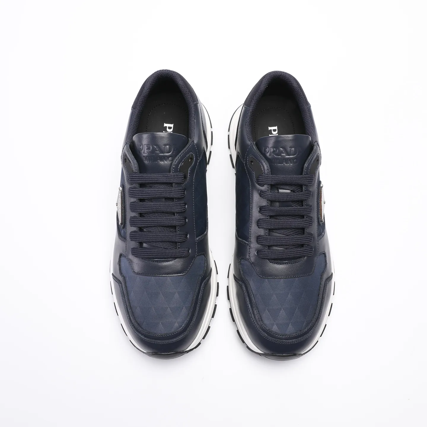 Batch 580 [PRADA] Men's shoes are popular in the counter, official website synchronization, high-quality shipments. Fabric: original cowhide with snakeskin. Lining: cowhide feet + cowhide lining. Outsole: original TPU + foam. Size: 38-46